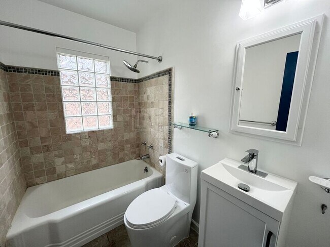 Building Photo - 1400 Willow St