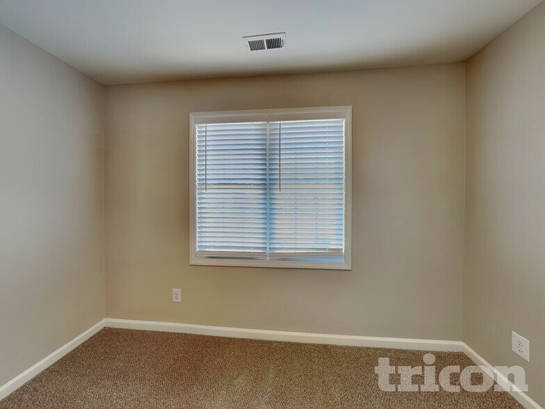 Building Photo - 3929 Grandover Dr