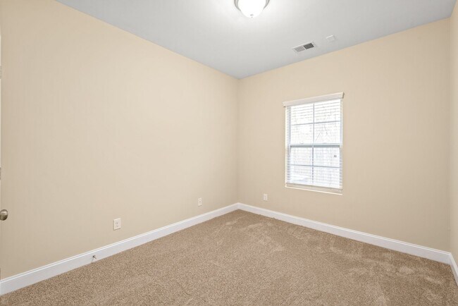 Building Photo - (Coming Soon) 5 Bedroom Brick Home in Matthews!