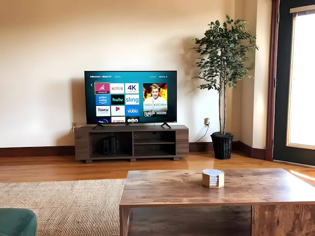 Building Photo - 402 W Dayton St