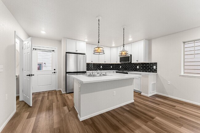Building Photo - Charming 3-Bedroom Home in Thornton with Spacious Layout and Modern Amenities!