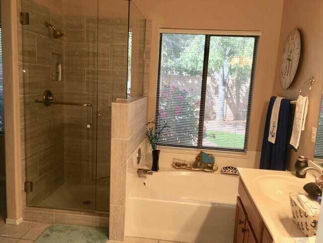 Building Photo - 1410 N Pebble Beach Dr