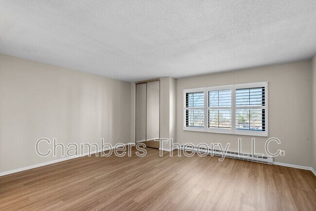 Building Photo - 309 Yoakum Pkwy