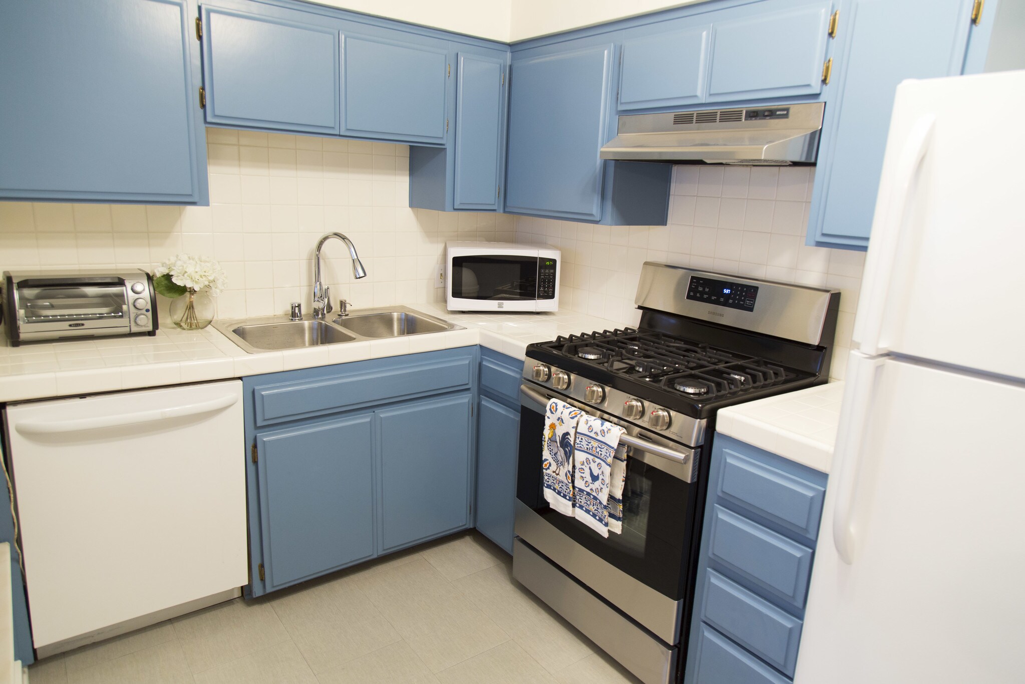 Building Photo - 11362 Homedale St