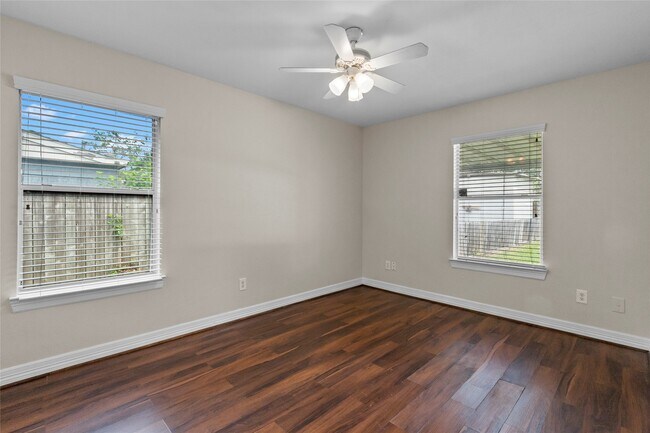 Building Photo - 804 Valerie Ave