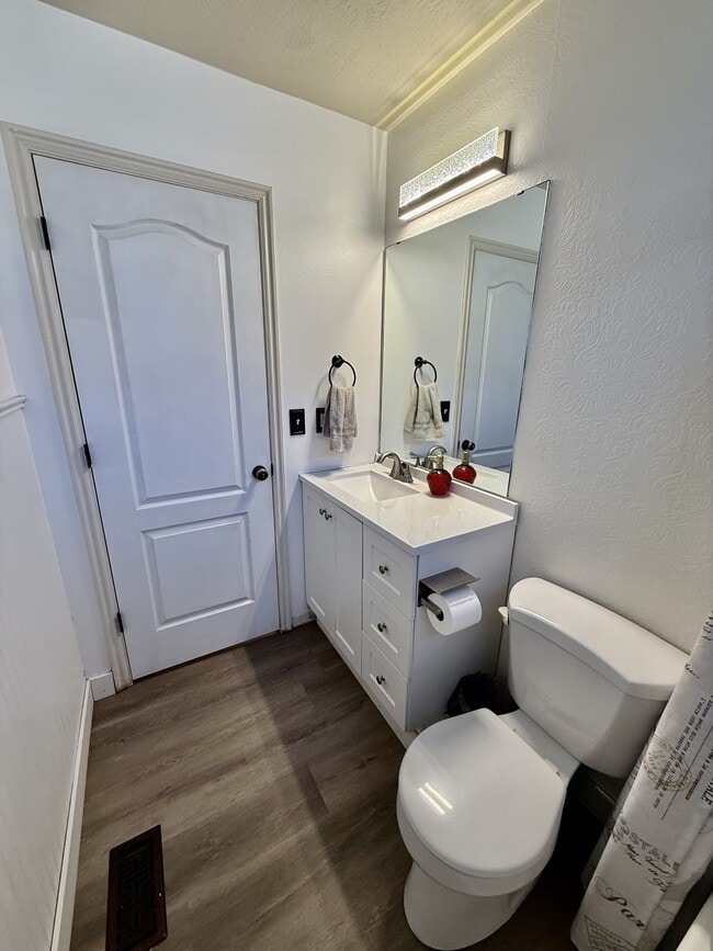 Building Photo - 8633 Chase Cir