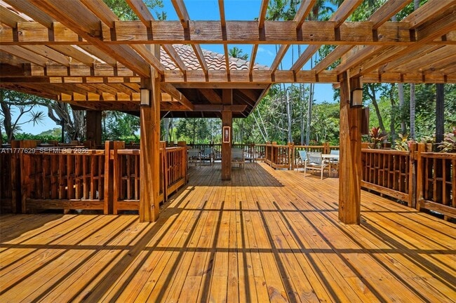 Building Photo - 2000 Towerside Terrace