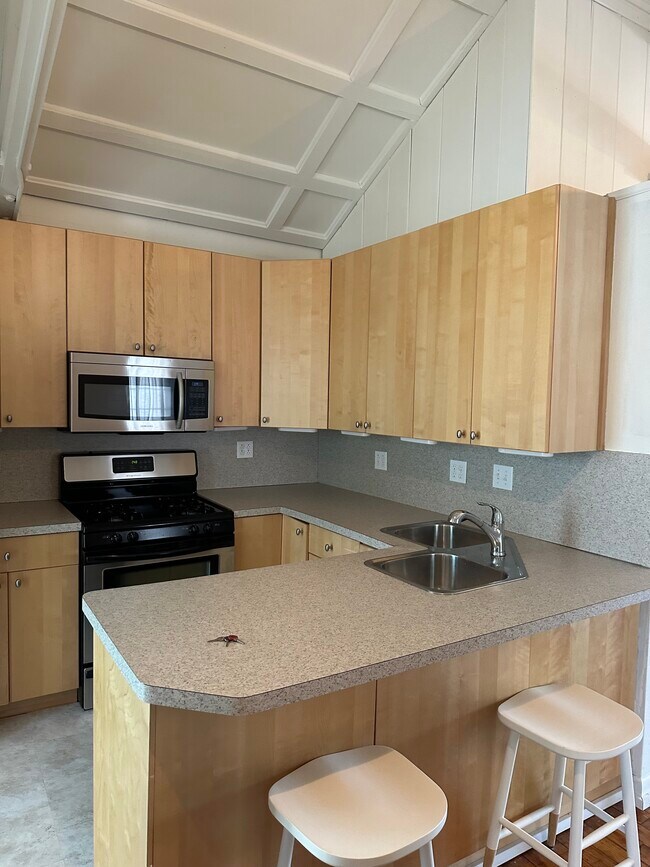 Building Photo - 852 Beach Rd