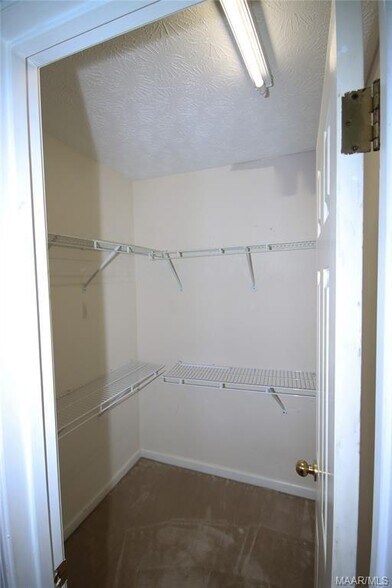 Building Photo - 113 Kentucky Oaks St