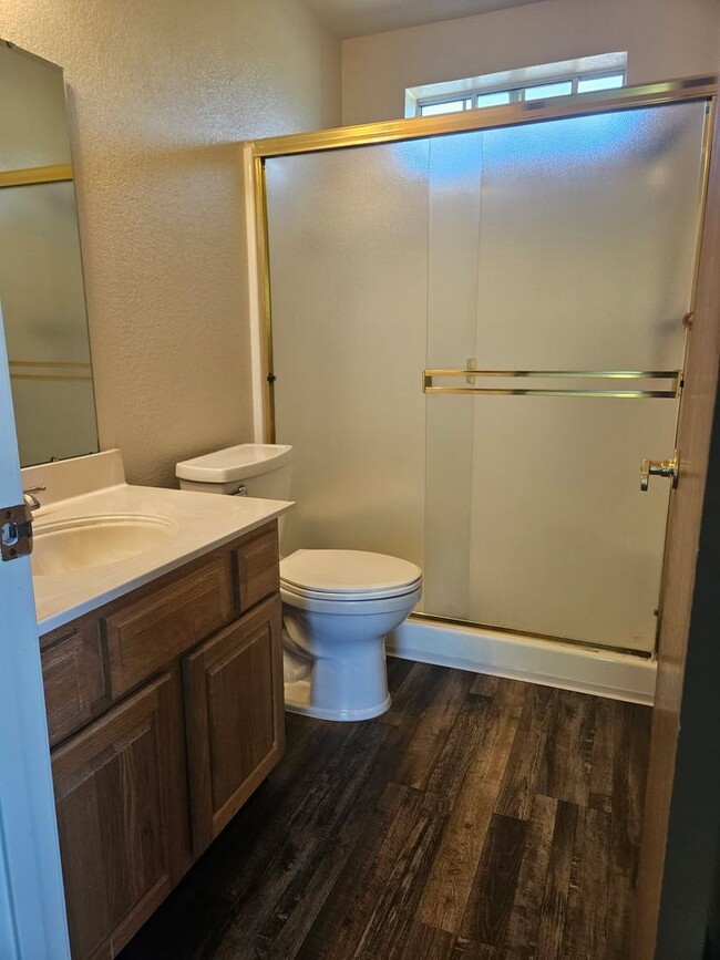 Building Photo - Greenley Oaks Townhome
