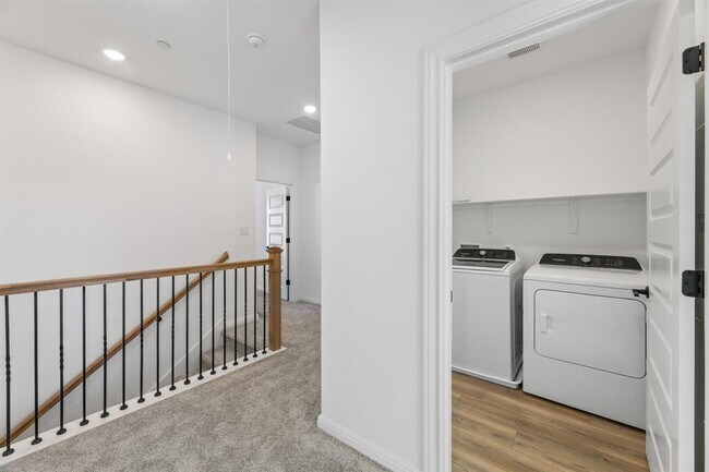 Building Photo - 2725 Woodall Dr