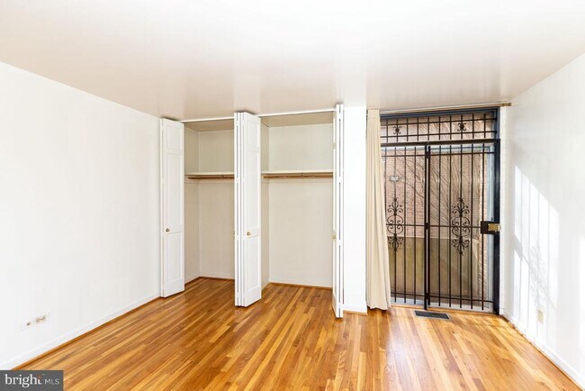 Building Photo - 204 M St SW