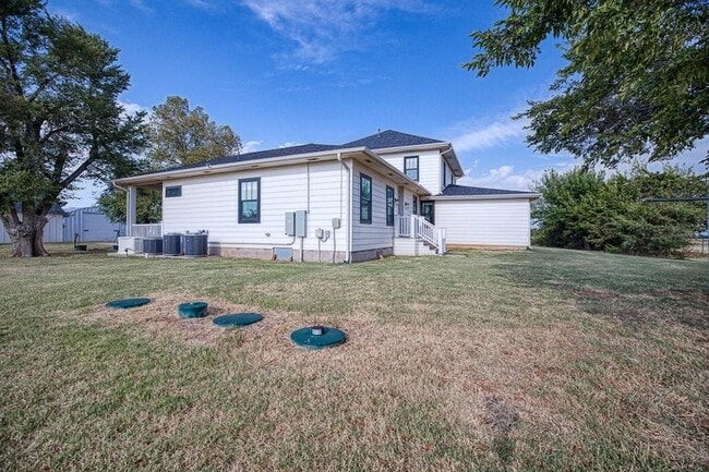 Building Photo - 17928 N 2820 Rd