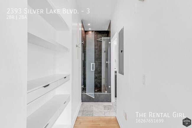 Building Photo - Spacious Silver Lake Townhome | Multi-Leve...