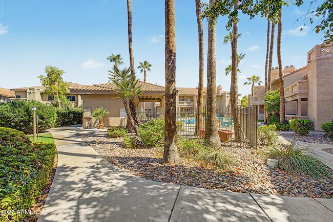 Building Photo - 930 N Mesa Dr