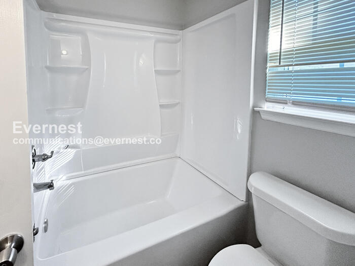 Building Photo - 218 Dove Pl