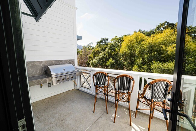 Building Photo - Rhine House Lofts