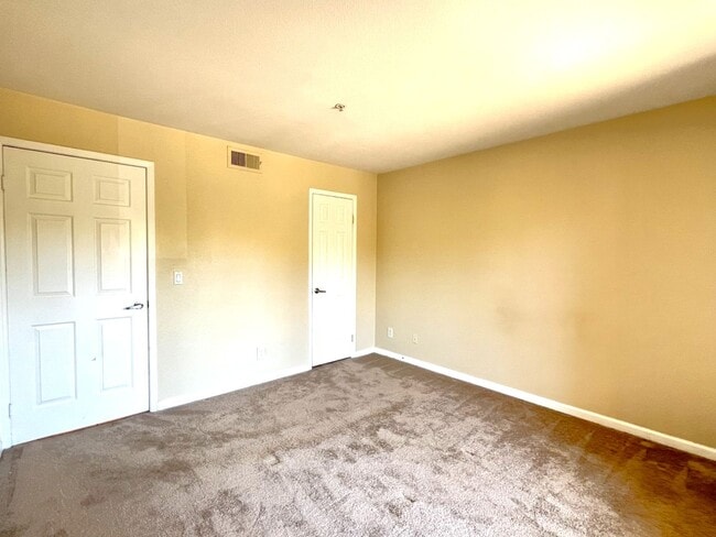 Building Photo - 1020 La Terraza Cir