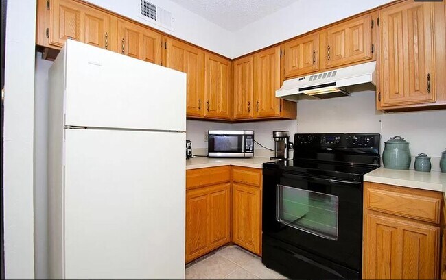Building Photo - 336 Melrose Dr