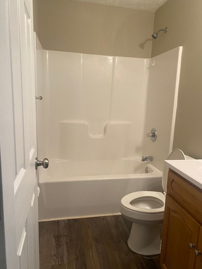 Building Photo - 3 bedroom 2 bath