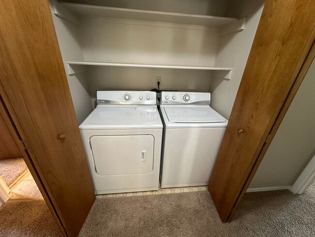 Building Photo - 2 Bed, 2 Bath Unit in Rockrimmon