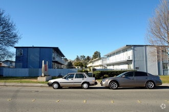Building Photo - Brown Street Apartments