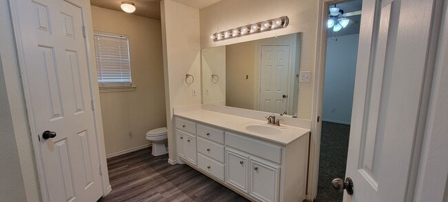 Building Photo - Spacious 4/2/2 in Frenship