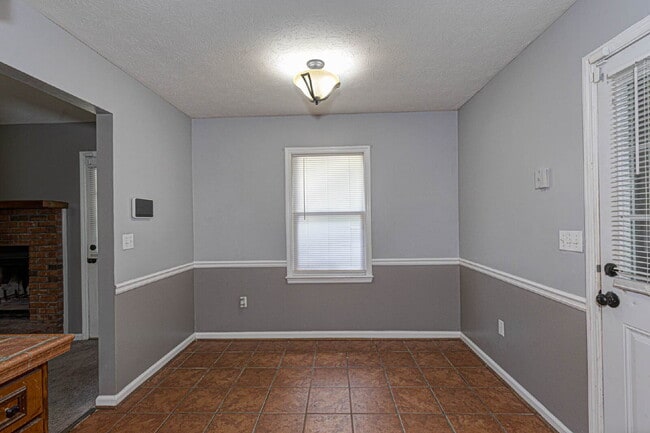 Building Photo - Move-In Ready 3/2 in Columbus | Appliances + W/D + Lawn Care + Pest Control Included | $1,600/mo