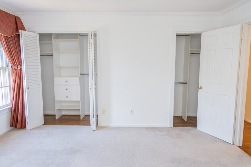 Building Photo - 817 Botetourt Gdns