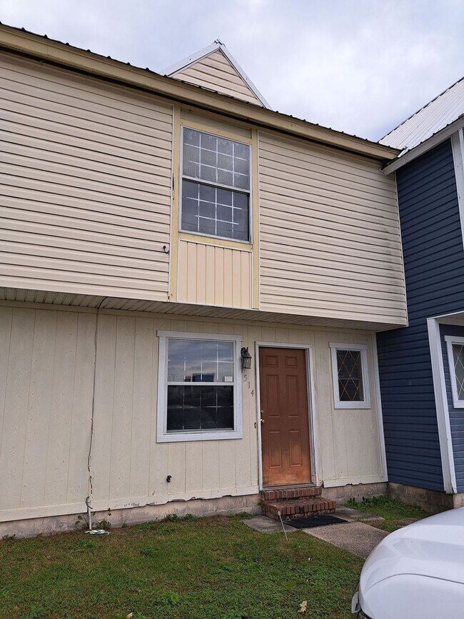 Building Photo - 1514 Kraft Ave