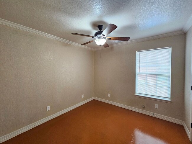 Building Photo - 803 Leifester Cir