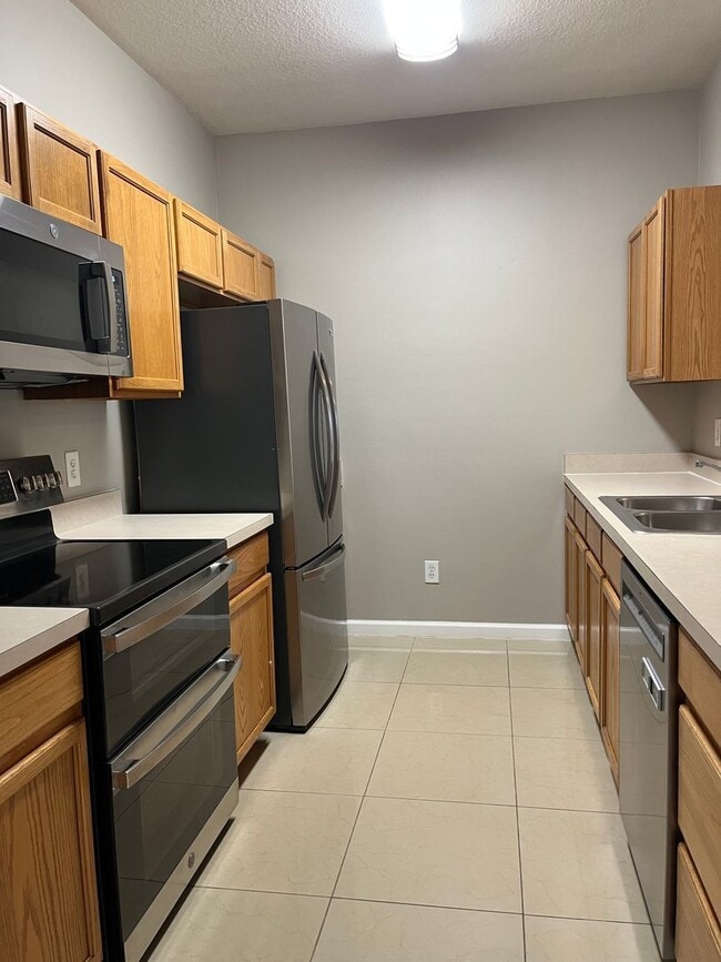 Building Photo - 6166 Stevenson Dr