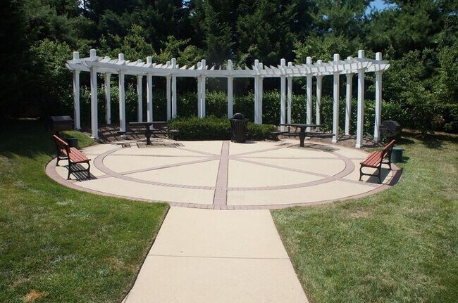 Courtyard 2 - 4854 Eisenhower Ave