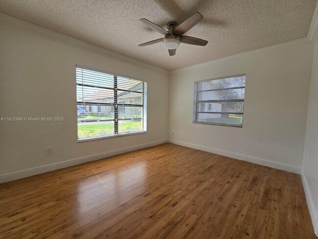 Building Photo - 1120 Parkside Green Dr