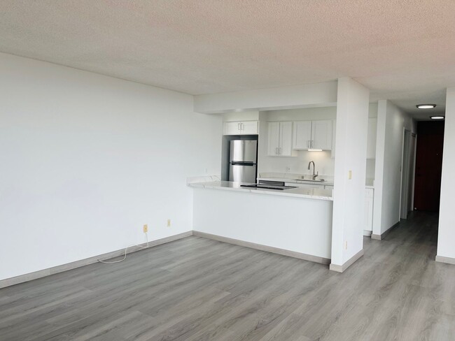 Building Photo - Partly Furnished 1-bedroom, 1-bath condo a...