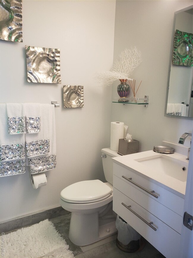 Building Photo - 100 W Broadway