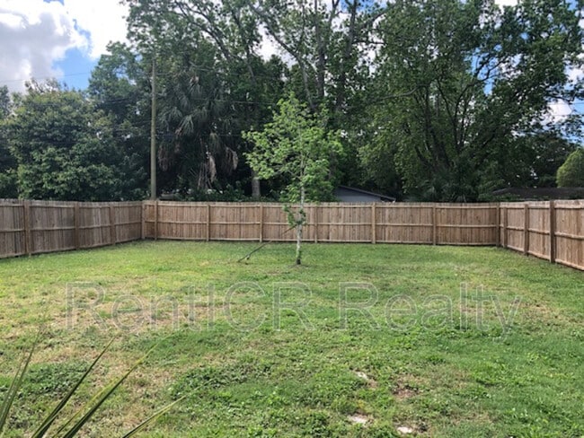 Building Photo - 3072 Meadow View Ave