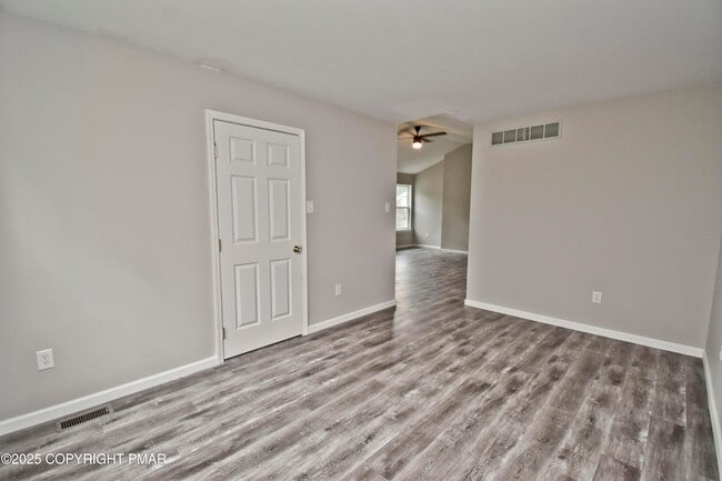 Building Photo - 557 Marco Way