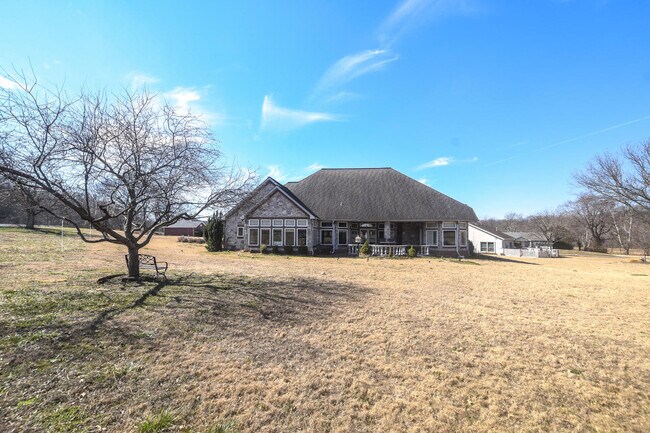 Building Photo - 21685 Merion Ct