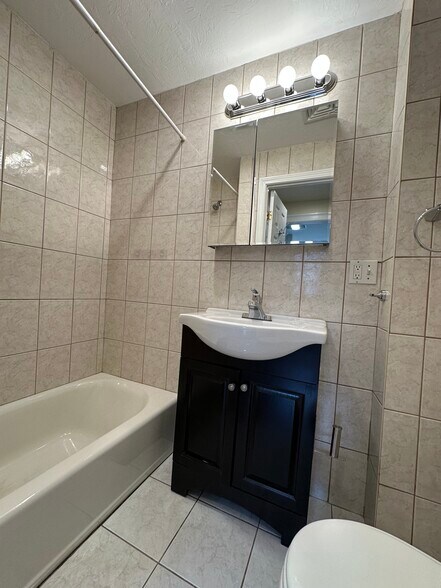 Building Photo - 55 Thatcher St