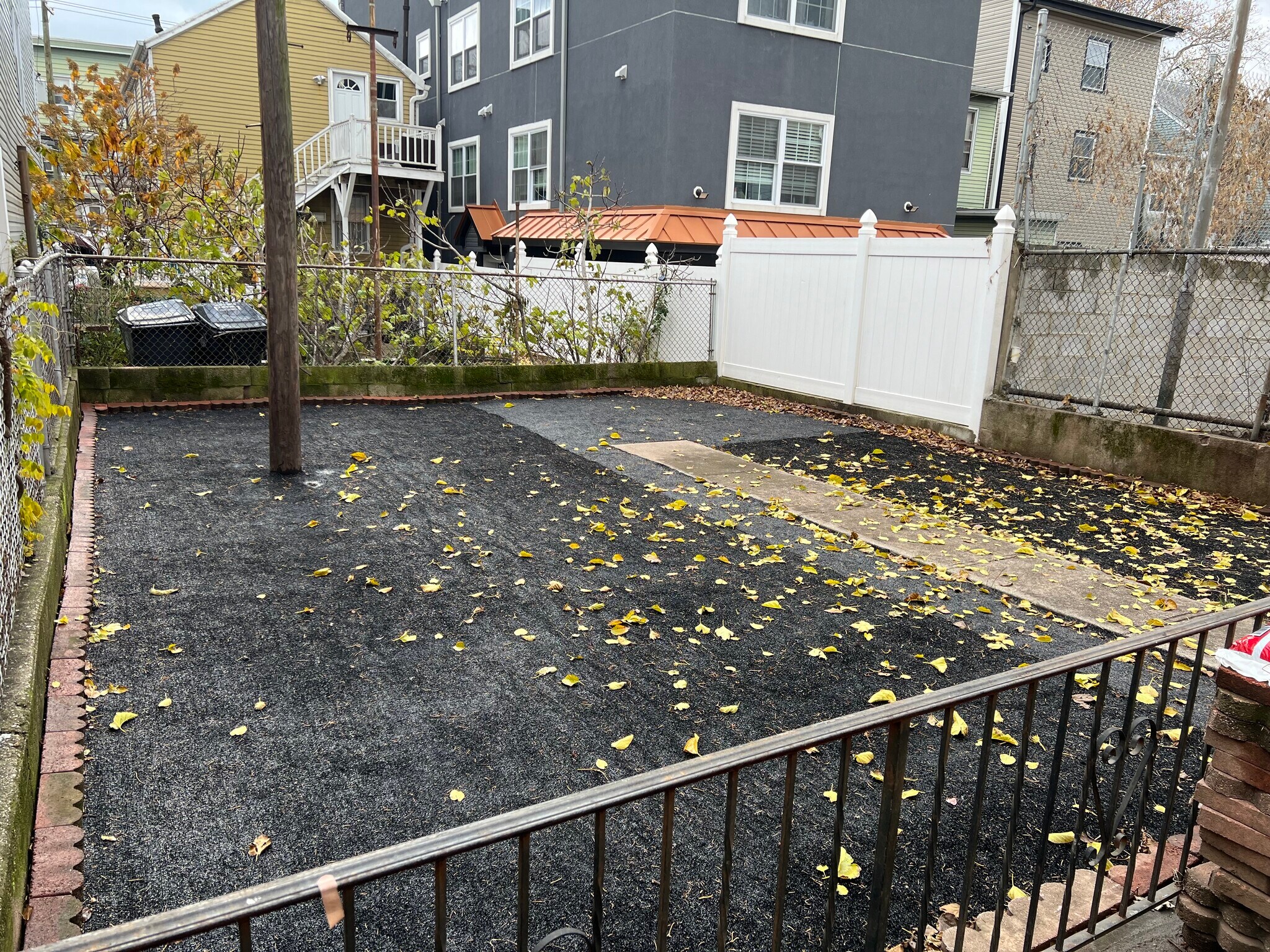 Building Photo - 110 Elm St