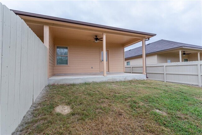 Building Photo - 421 Jack Rabbit Ln