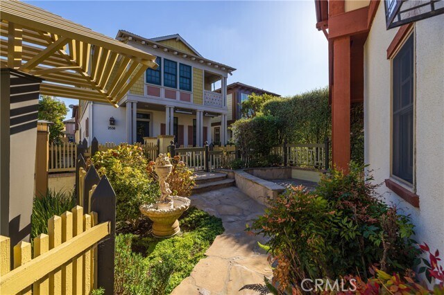 Building Photo - 2500 Bungalow Pl
