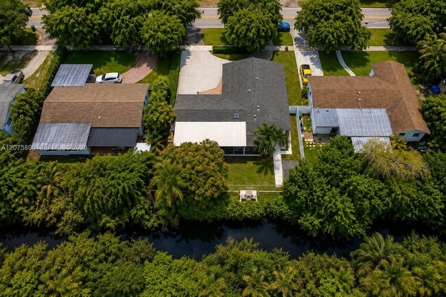 Building Photo - 5380 SW 92nd Ave