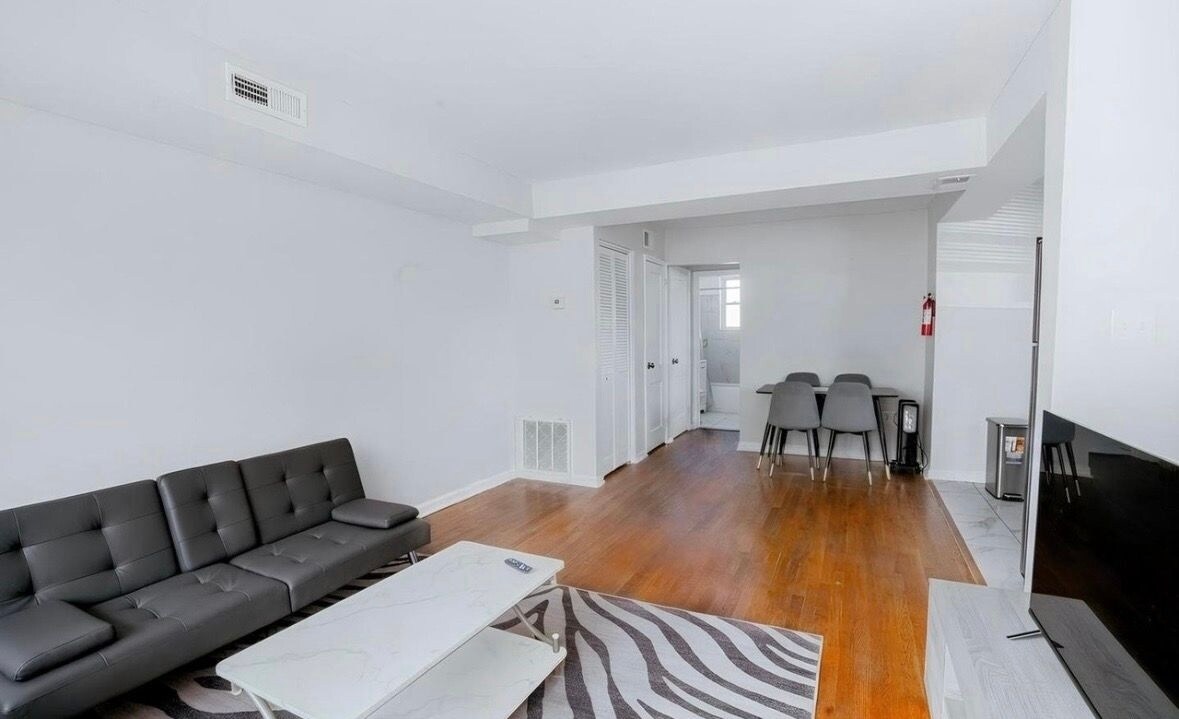 Building Photo - 32 Varnum St NE
