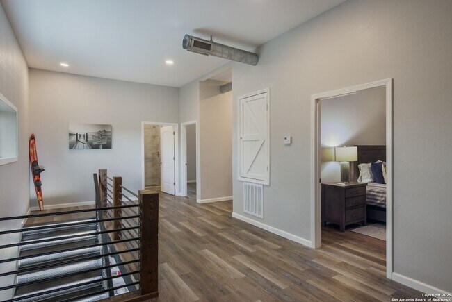 Building Photo - Hill Country Retreat