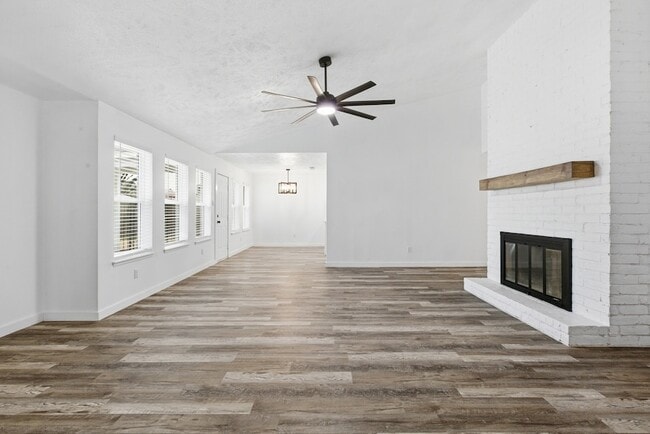 Building Photo - 2906 Colonial Dr