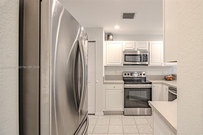 Building Photo - 16171 Sierra Palms Dr