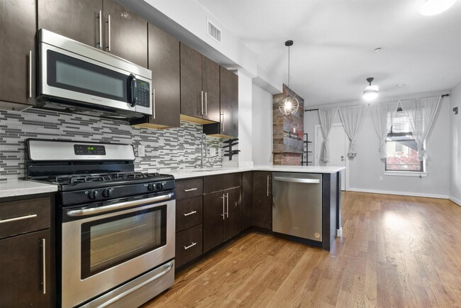 Building Photo - 274 6th St