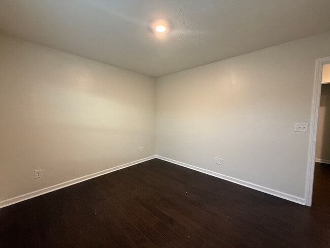 Building Photo - 4 Bedroom 2 Bathroom Home located in Greeneville, TN